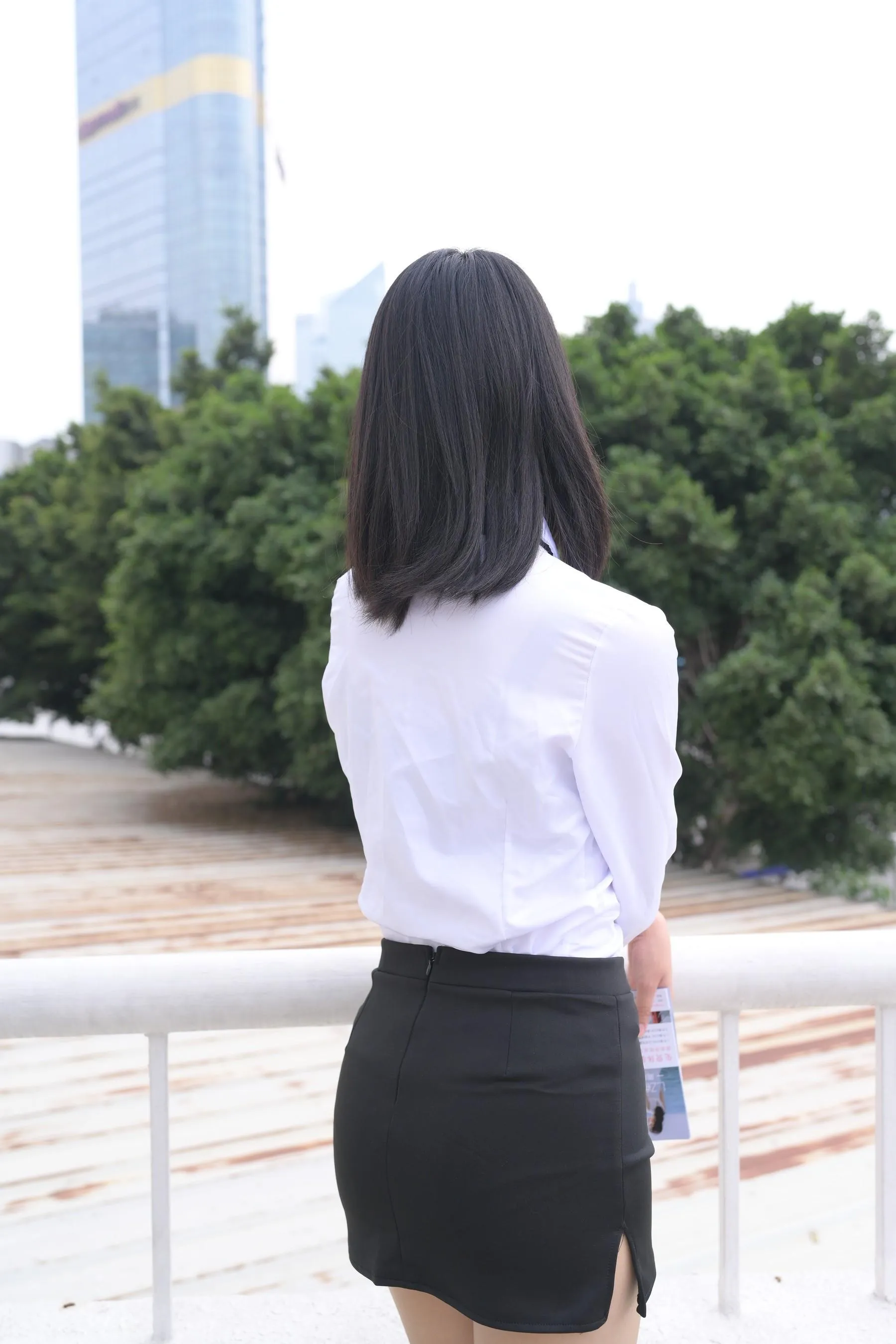 [魔镜街拍] NO.084 程生街拍-商城推销美女长腿肉丝制服 [456P]插图1